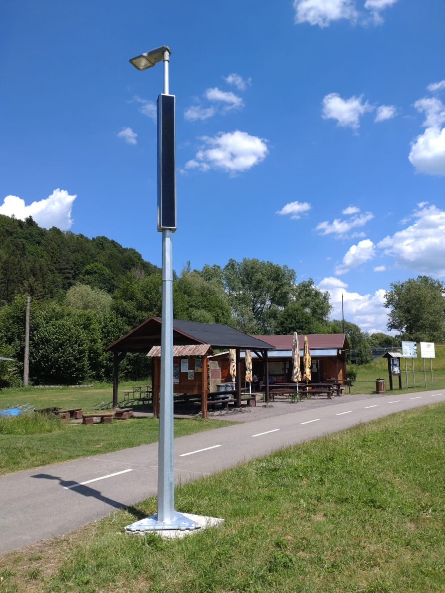 Cyklistická trasa se solární lampou